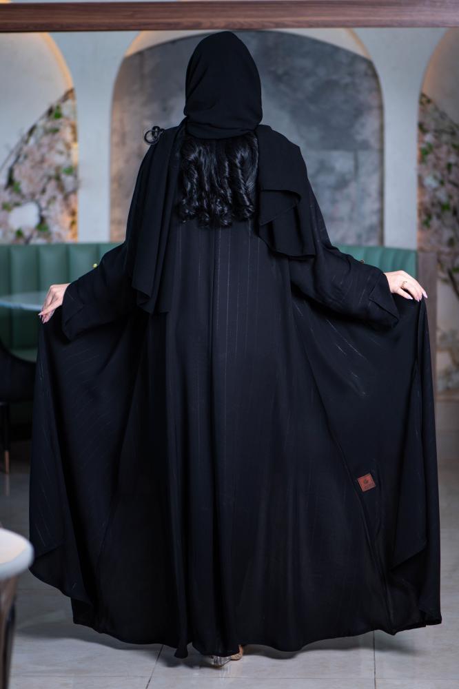 عباية بياقة مع قصة كم مائلة بقماش مقلم وناعم